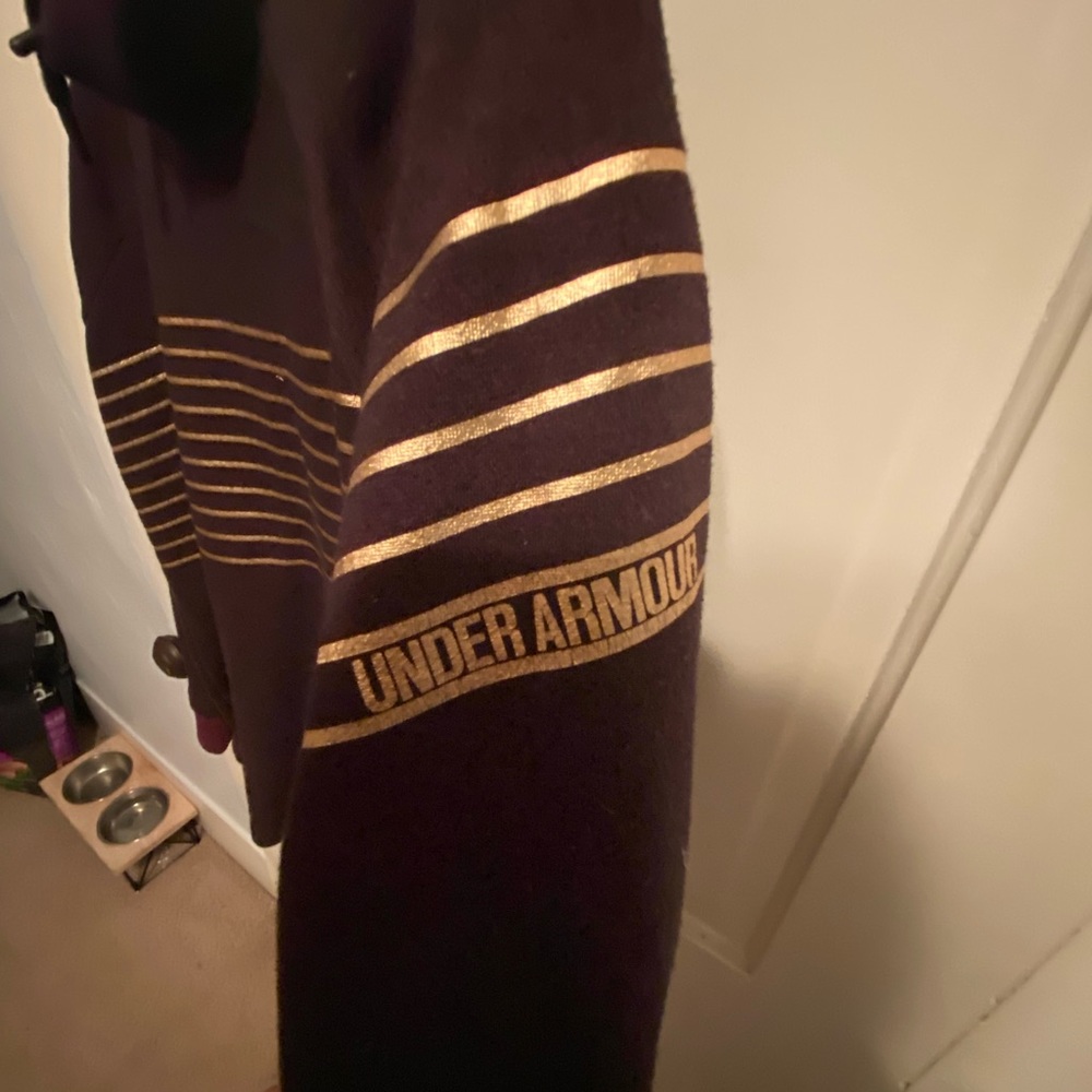 Maroon / purple under armour sweater with gold size medium barely worn !